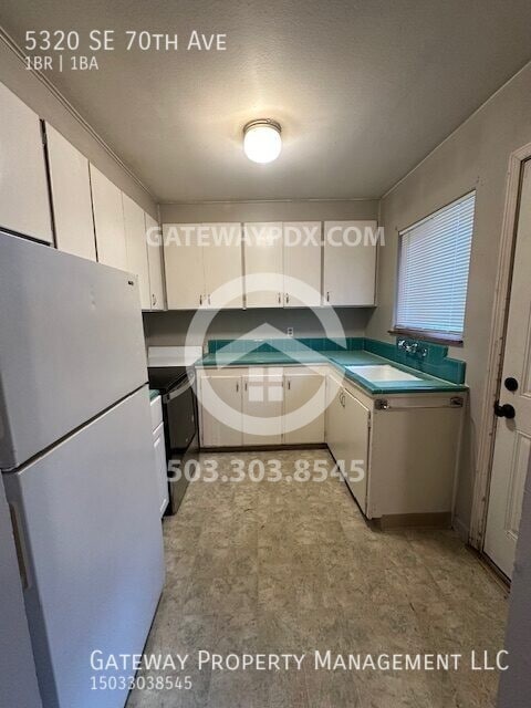 Building Photo - 5320 SE 70th Ave