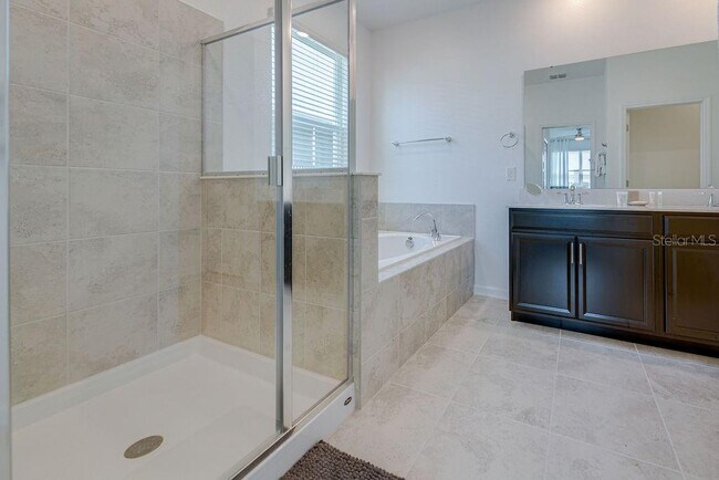 Building Photo - 9327 Sommerset Hills Dr