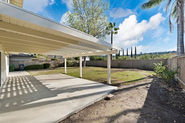 Building Photo - Beautiful Westlake First Neighborhood Family Home w/ Large Backyard with Panoramic Mtn Views