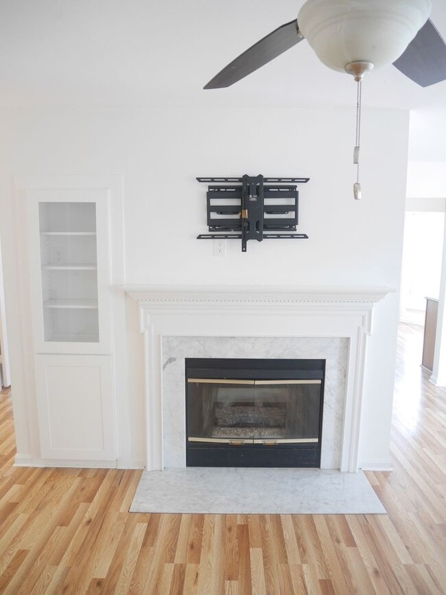 Building Photo - Spacious 2nd Floor Condo in Russett – Prim...
