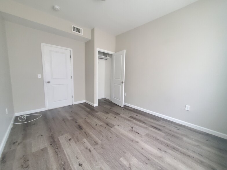 122 Wade St 13 - 126 Wade St