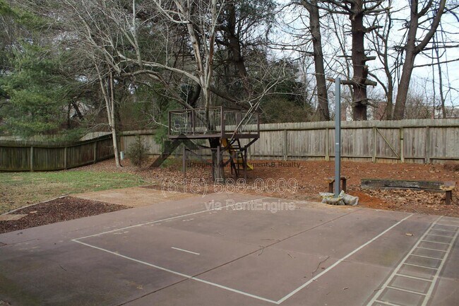 Building Photo - 430 Maplegrove Dr