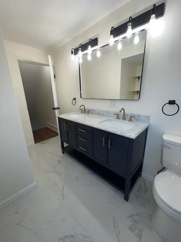 Primary Bathroom 2 - 417 Ella St