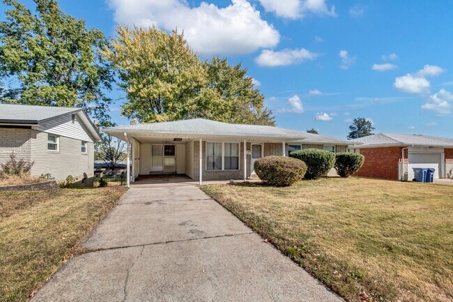 Building Photo - Spacious Single Family Home In Florissant with a Walk Out Basement!!
