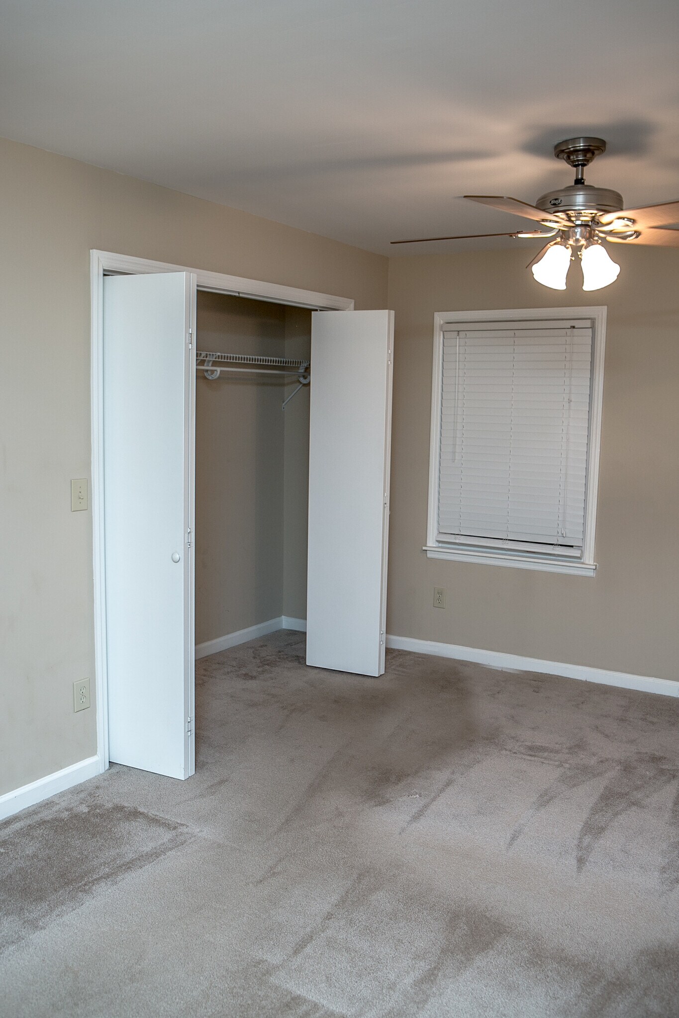 Building Photo - 2804 Thurman Cir SW