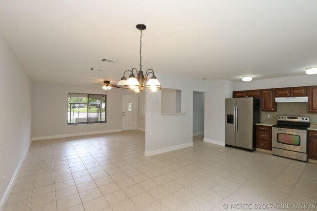 Building Photo - 400 SW Ruffner Ct
