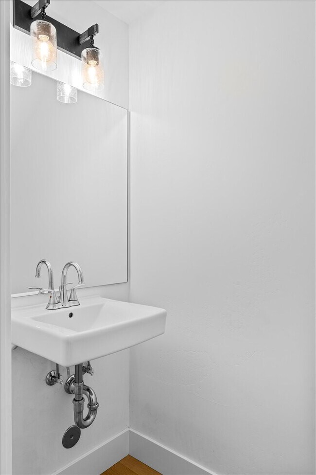 Building Photo - 208 Bogey Ln