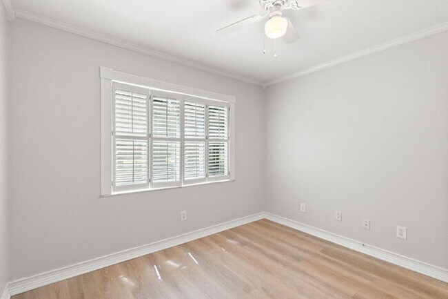 Building Photo - Apartment For Rent in Seminole WITH UPGRADES!