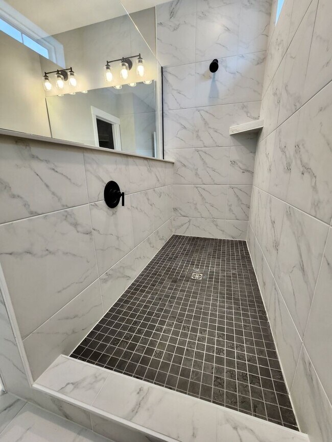 Building Photo - LIKE NEW Executive Home In Coveted Midtown...