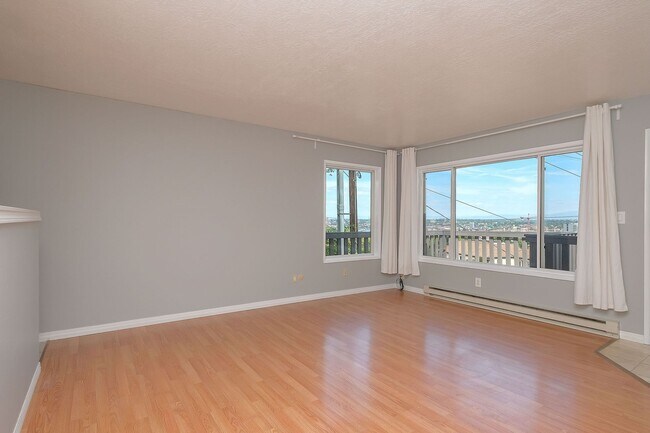 Building Photo - Updated 2 Bedroom, 1 Bathroom Condominium With Stunning Views.