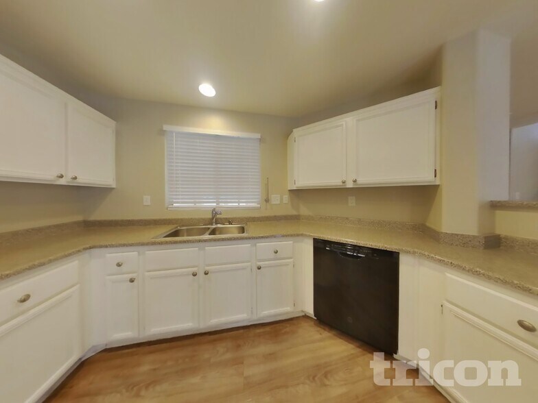 Building Photo - 9637 Christine View Ct