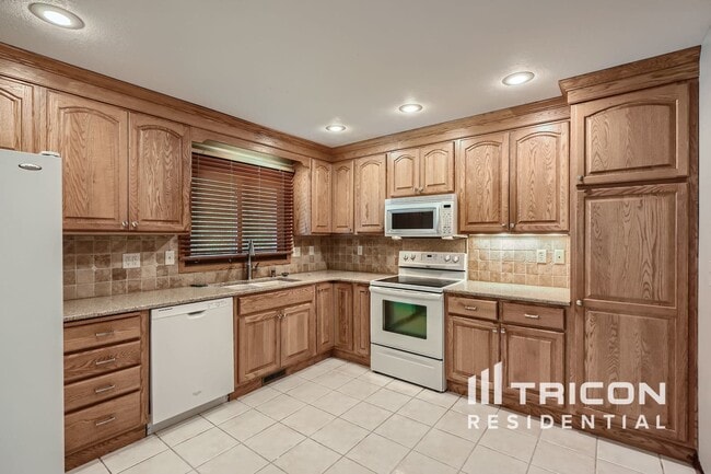 Building Photo - 1235 Wilderness Park Cir