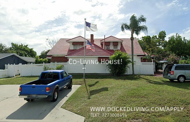 Building Photo - Captivating Coastal Luxury Awaits!