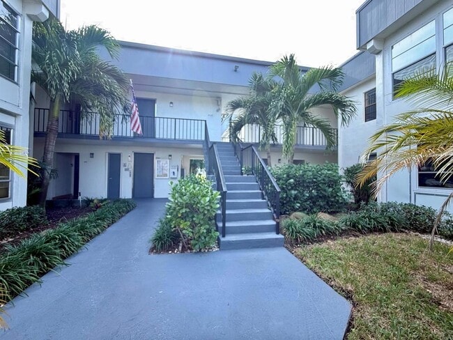 Building Photo - 514 Piedmont K