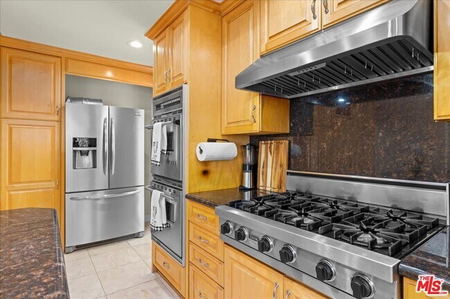 Building Photo - 5029 Lemona Ave