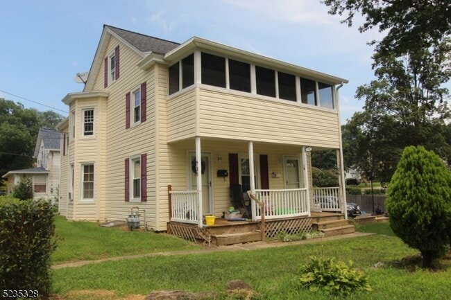 Building Photo - 28 White Meadow Ave