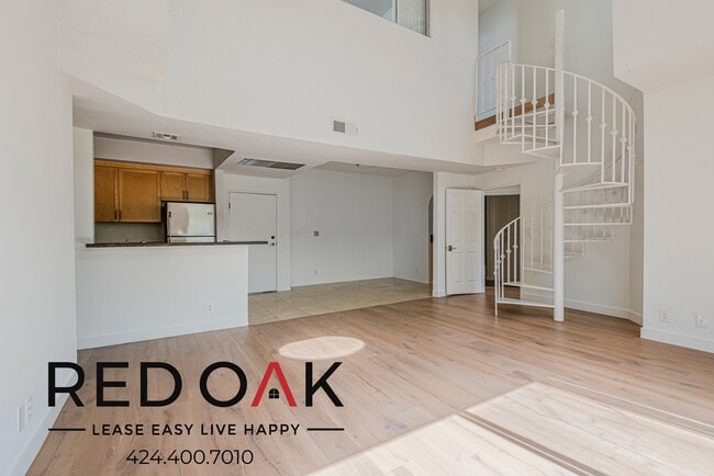 Building Photo - 884 Palm Ave