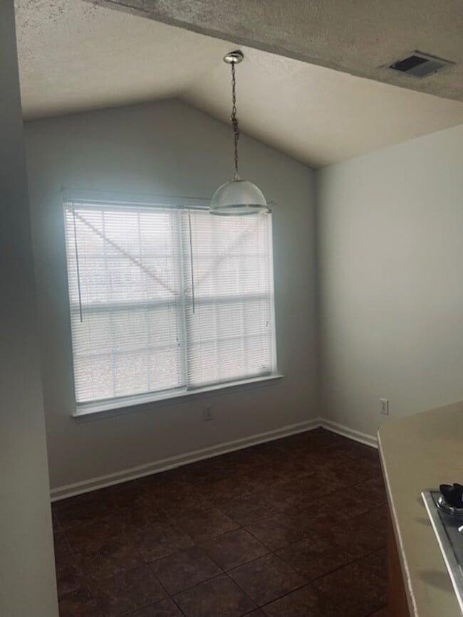 Building Photo - Jordans Crossing