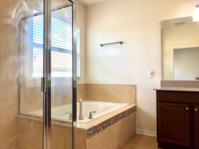 Building Photo - Nice 3/2.5 Two Story Condo in East Orlando!