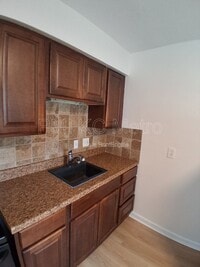 Building Photo - 5623 NE 51st St