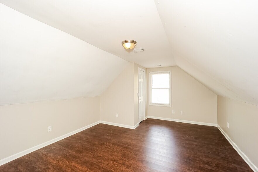 Building Photo - 165 Willow Shoals Dr