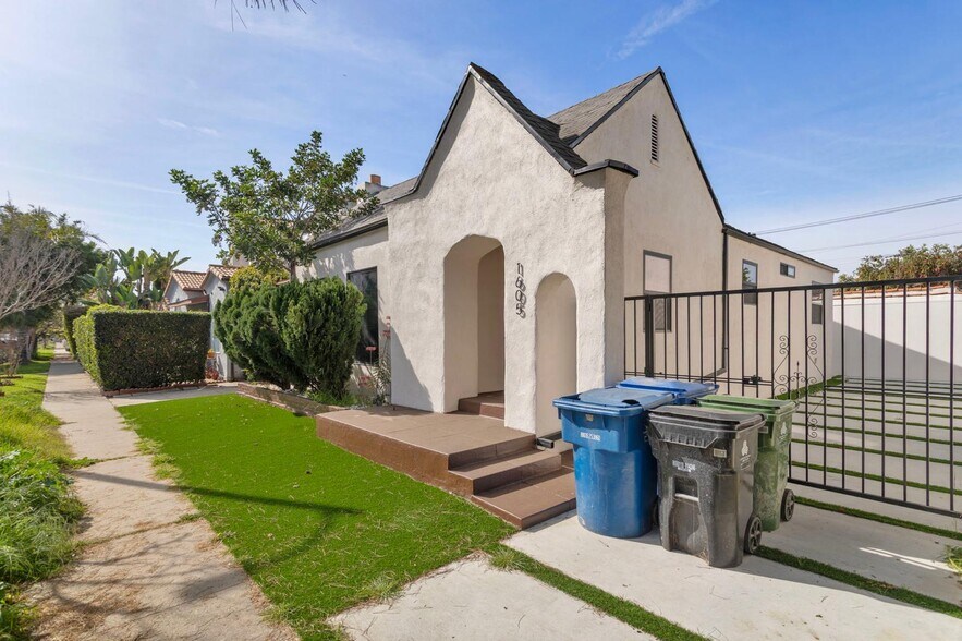 Building Photo - 1605 S Curson Ave