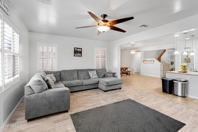 Building Photo - 40893 W Bedford Dr
