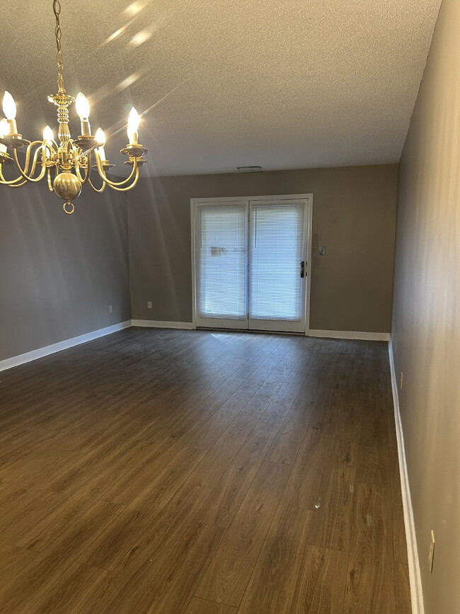 Building Photo - "Stylish 3-Bedroom First Floor Condo in Kernersville – Spacious and updated with 2 Full Baths!"