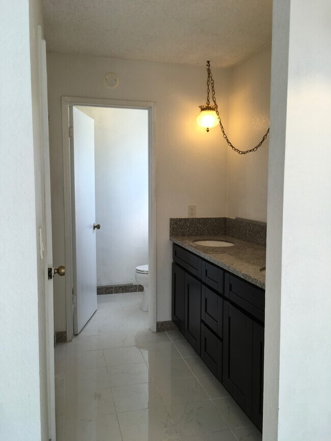 Building Photo - Beautiful single story home 3bedrooms, 2ba...
