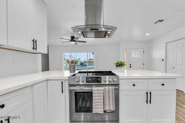 Building Photo - 1734 E Laguna Dr