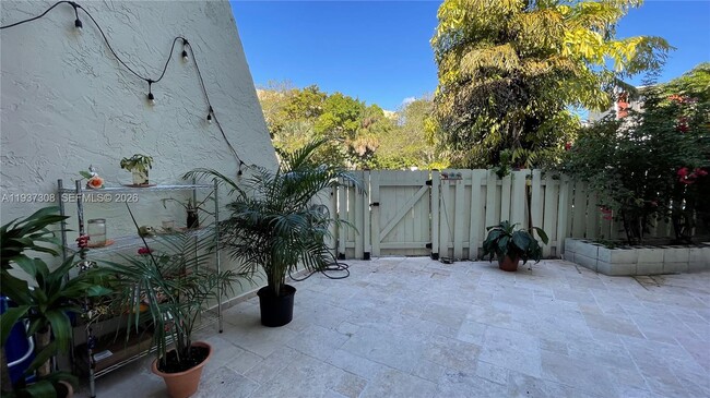 Building Photo - 1651 NE 115th St