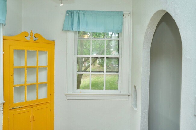 Building Photo - 2321 Fontaine Ave Ext