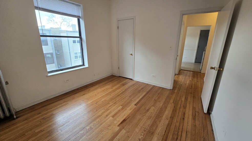 Building Photo - 7726 N Marshfield Ave