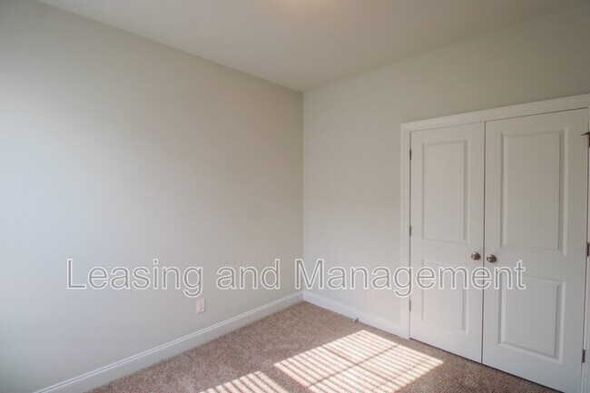 Building Photo - 333 Turnstone St