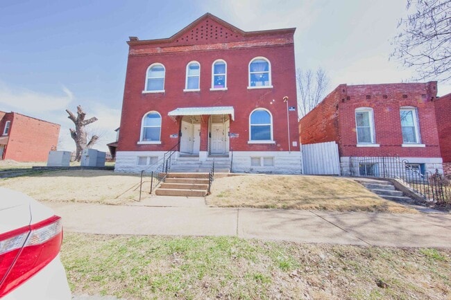 Building Photo - 3920 California Ave