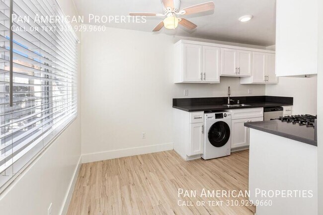 Building Photo - 5136 E Livingston Dr