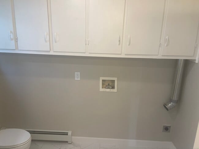 Building Photo - 14 Church St