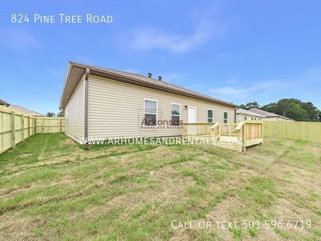 Building Photo - 824 Pine Tree Rd