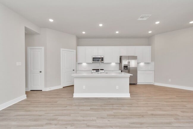 Building Photo - 7310 Coconut Bay Dr