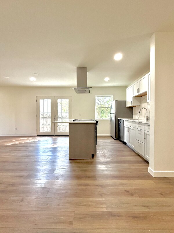 Building Photo - 6386-6386 Shelton Ct