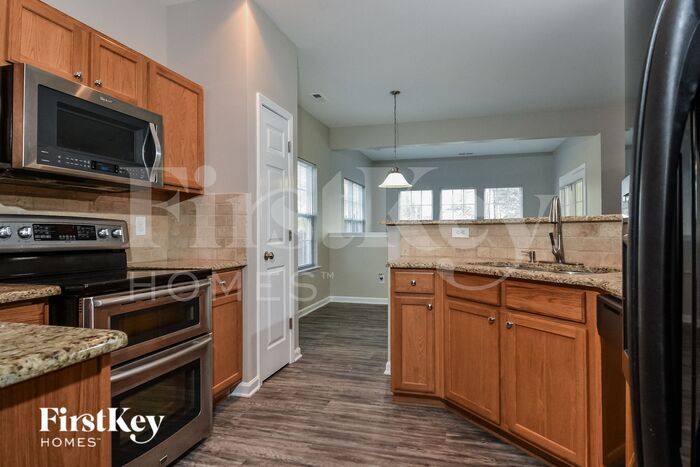Building Photo - 905 Thorncroft Rd