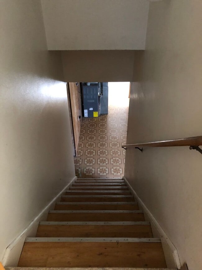 Building Photo - 3 Bed, 2 Bath Home with 2 Bonus Basement Rooms – Prime Location Near CSU | Available June 10th!