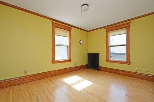 Building Photo - 1621 Laurel Ave