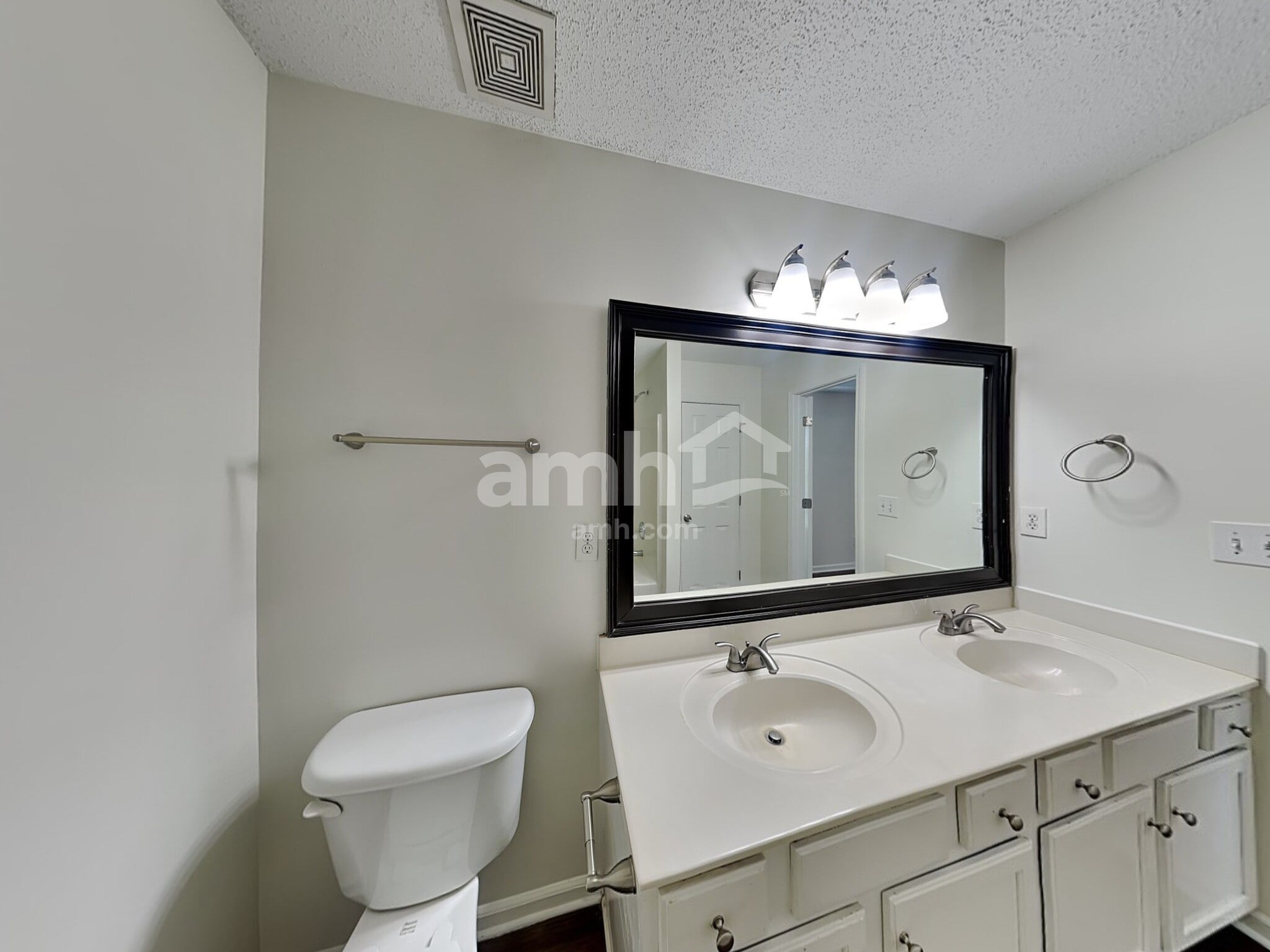 Building Photo - 1031 Sparrow Valley Way