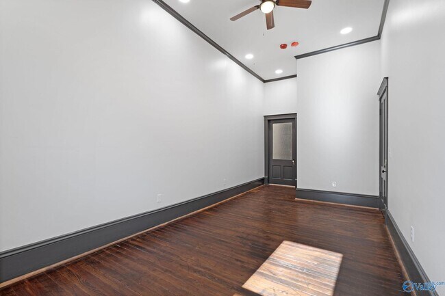 Building Photo - 719 Bank St NW