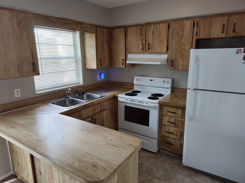 Building Photo - 2324 S Sandburg Pt