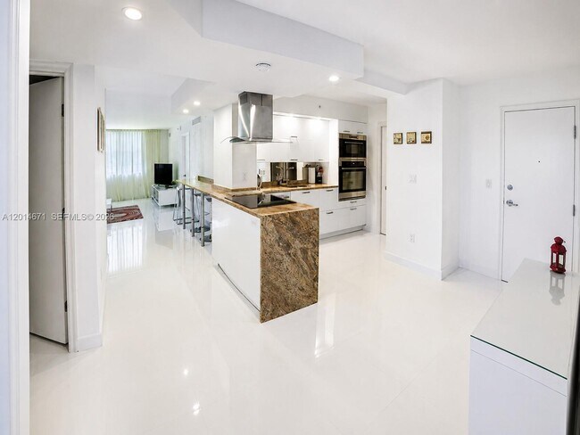 Building Photo - 6917 Collins Ave