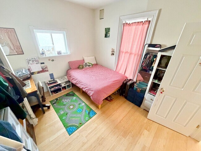 Building Photo - 81-83 Monroe Street