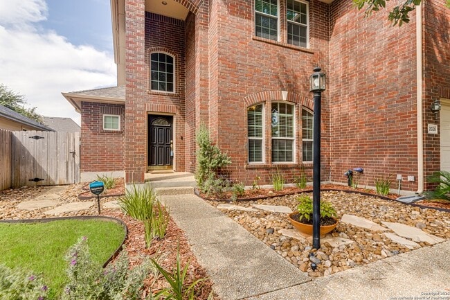 Building Photo - 2026 Thicket Trail Dr