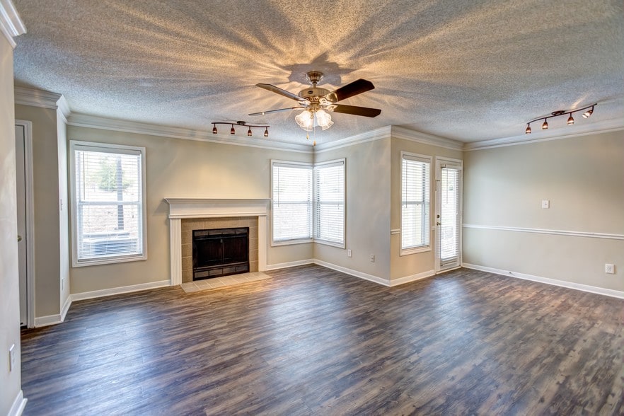 Building Photo - Crowne at Overton Village